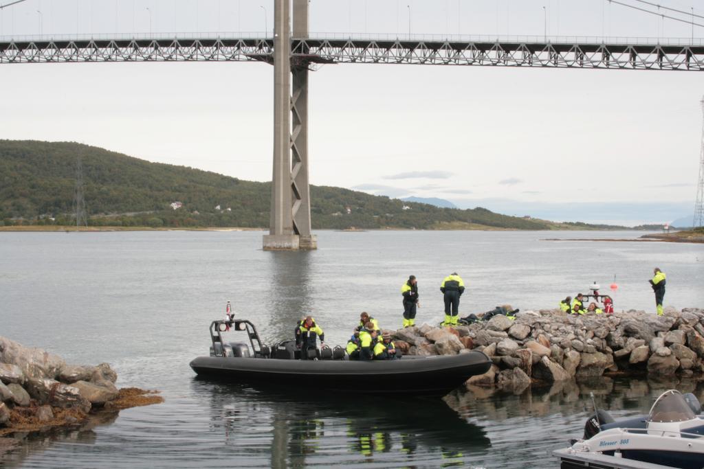 Tjeldsundbrua Maritim Villa Evenskjer Bagian luar foto