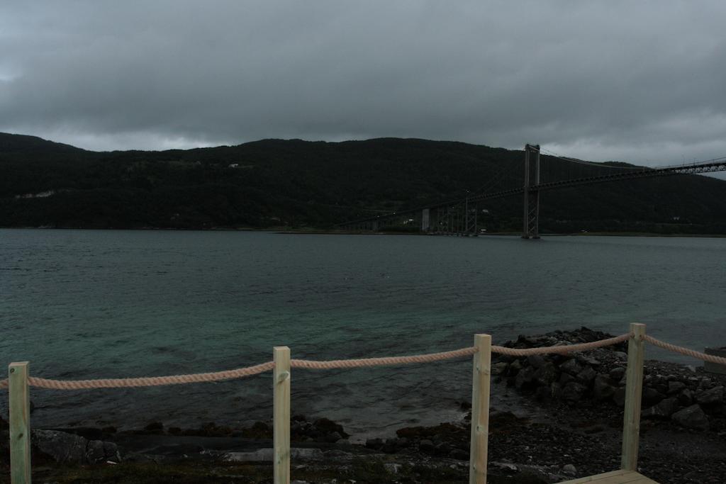 Tjeldsundbrua Maritim Villa Evenskjer Ruang foto